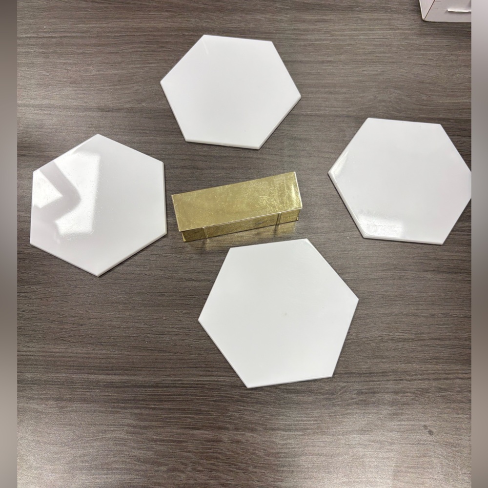 Horizon Dining 4 Hexagonal Coasters with Gold Bee Design and Holder - Picture 6 of 6